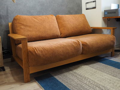 実例No151『E&Y』のL字ソファをマジックテープ仕様のカバーに設定変更の実例写真、世田谷区在住AK様宅/L字ソファカバーの説明実例ページへ